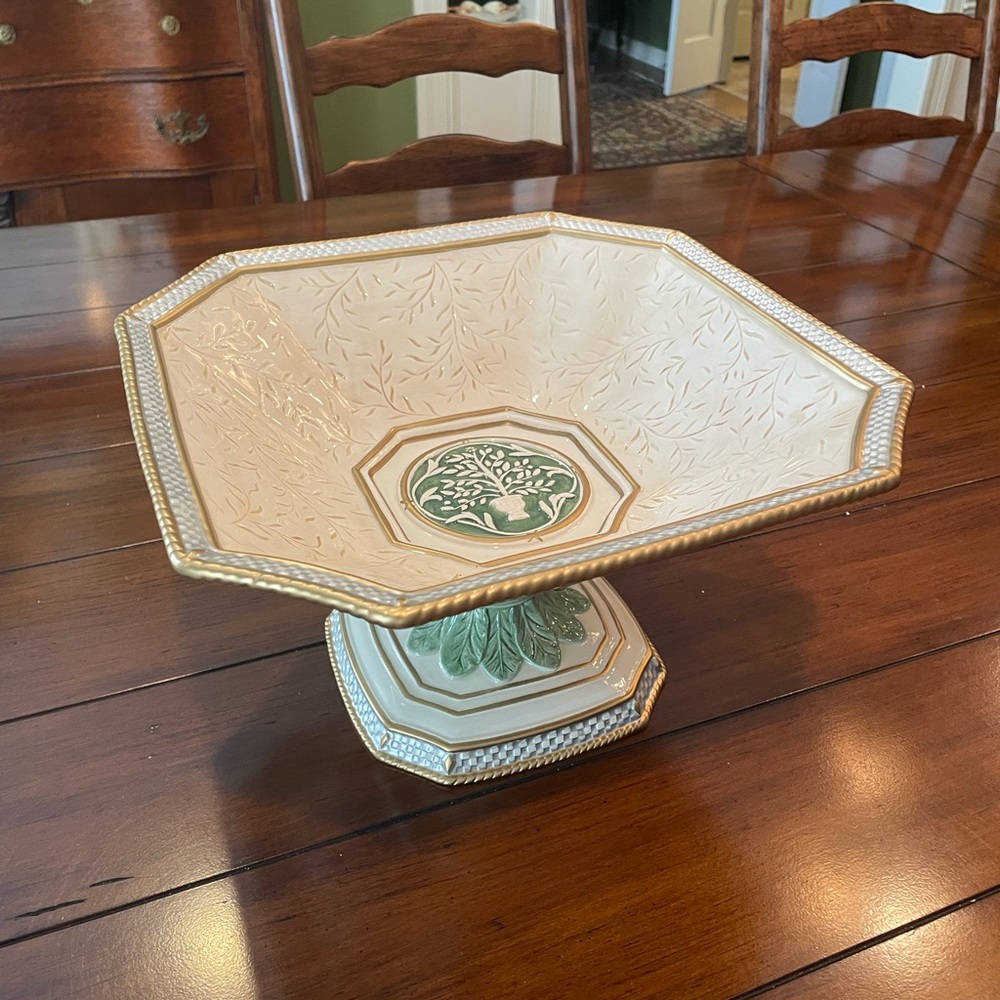 Fitz and Floyd Christmas Georgian centerpiece bowl. RARE